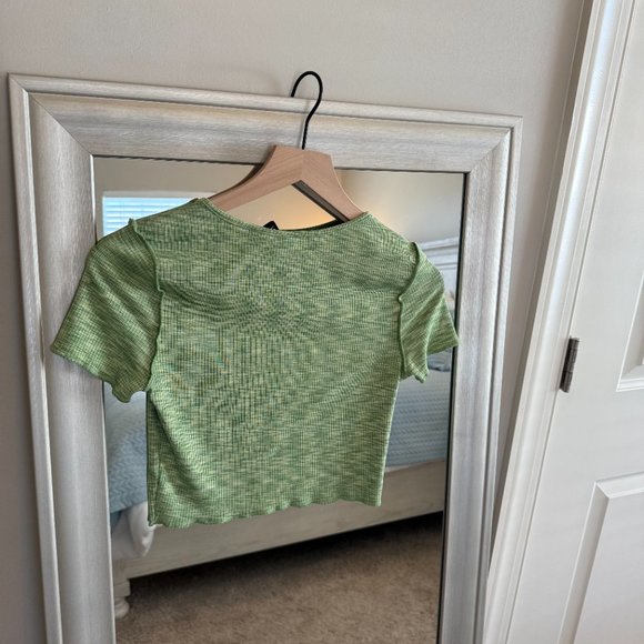 Divided H & M Women's Green Short Sleeve Ribbed Crop Top Tee Size S - Picture 2 of 6